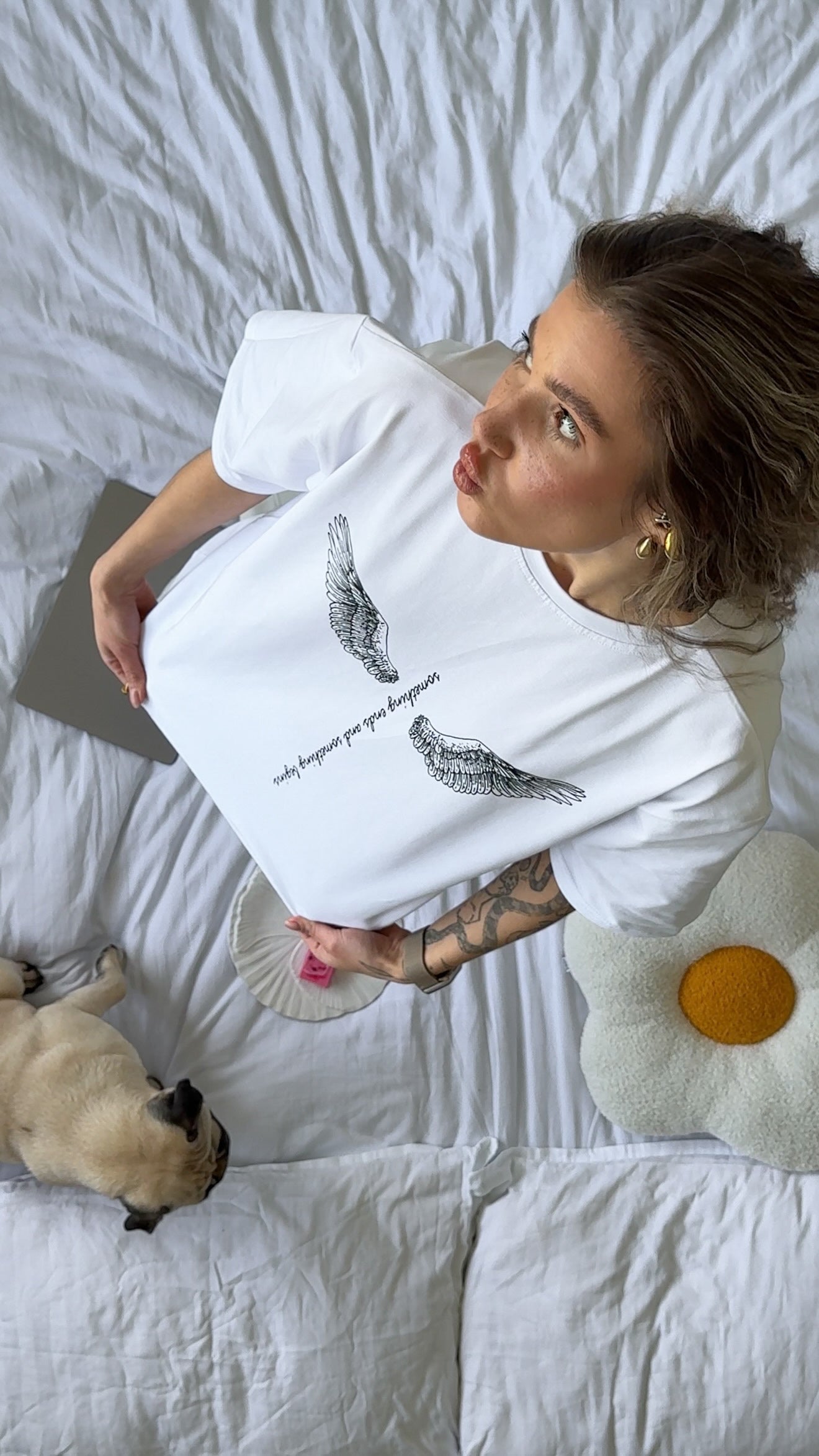 T-shirt oversize z nadrukiem "skrzydła"