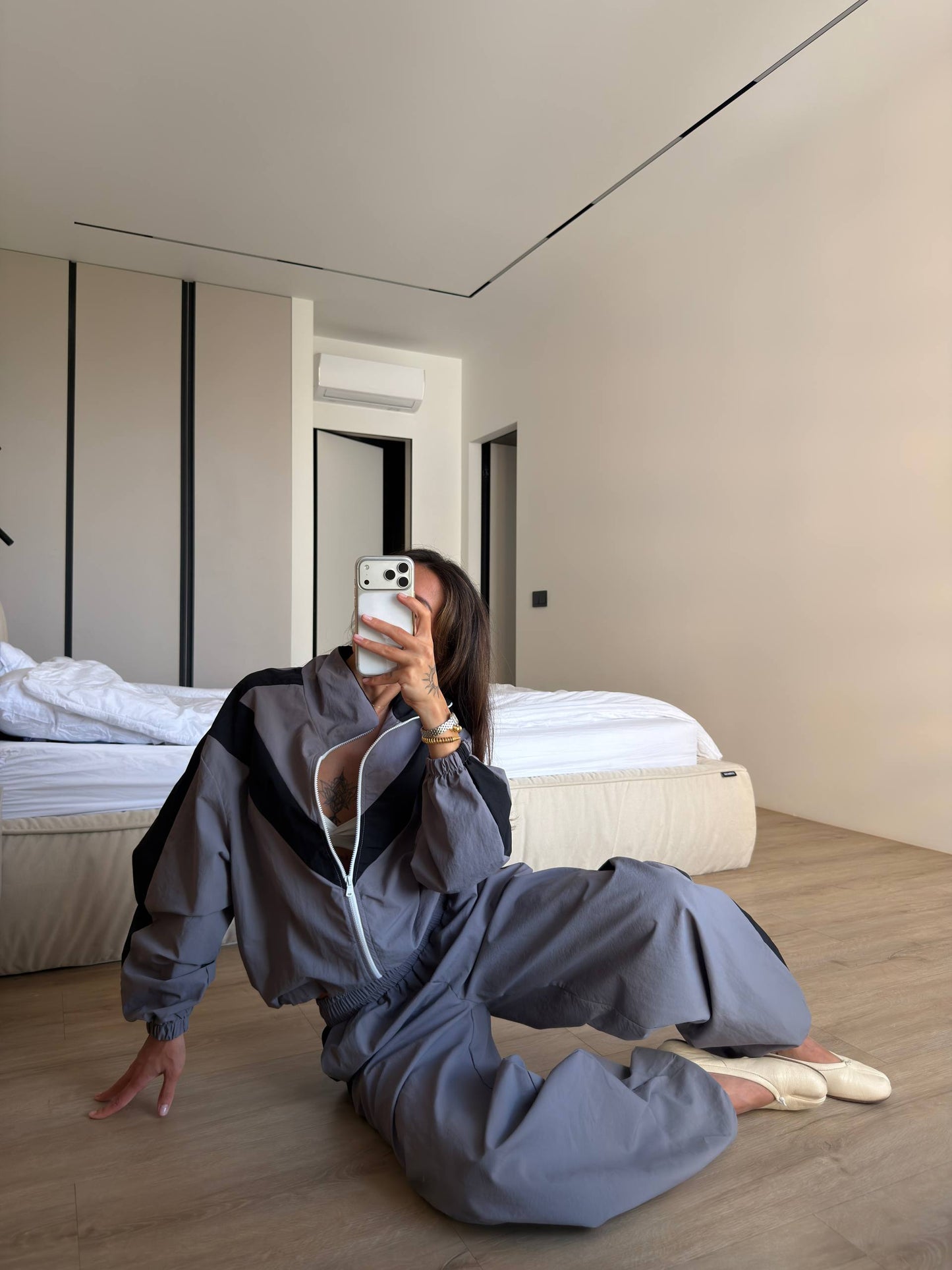 Tracksuit made of rain-resistant fabric