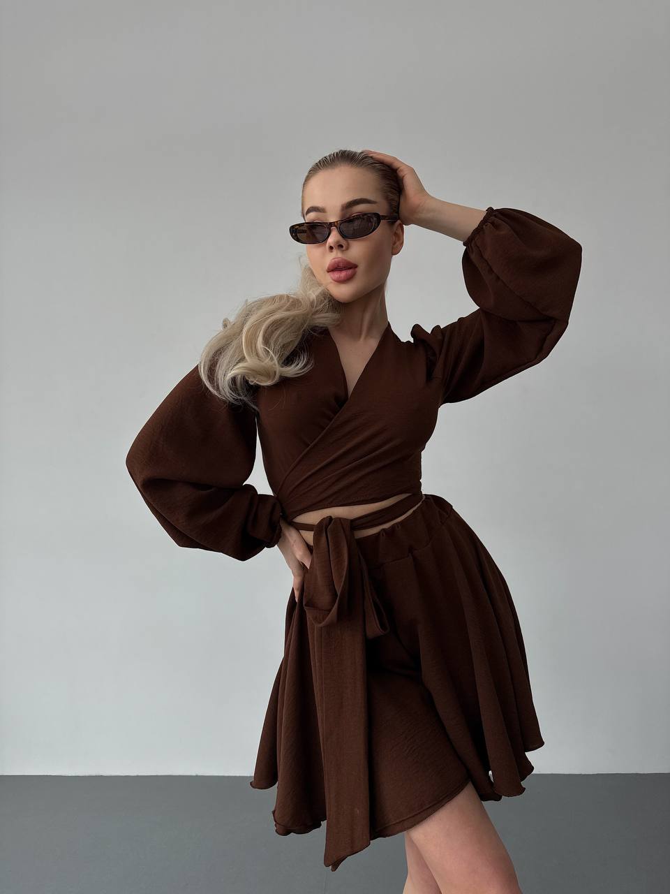 Легкий літній комплект: топ та спідниця-шорти