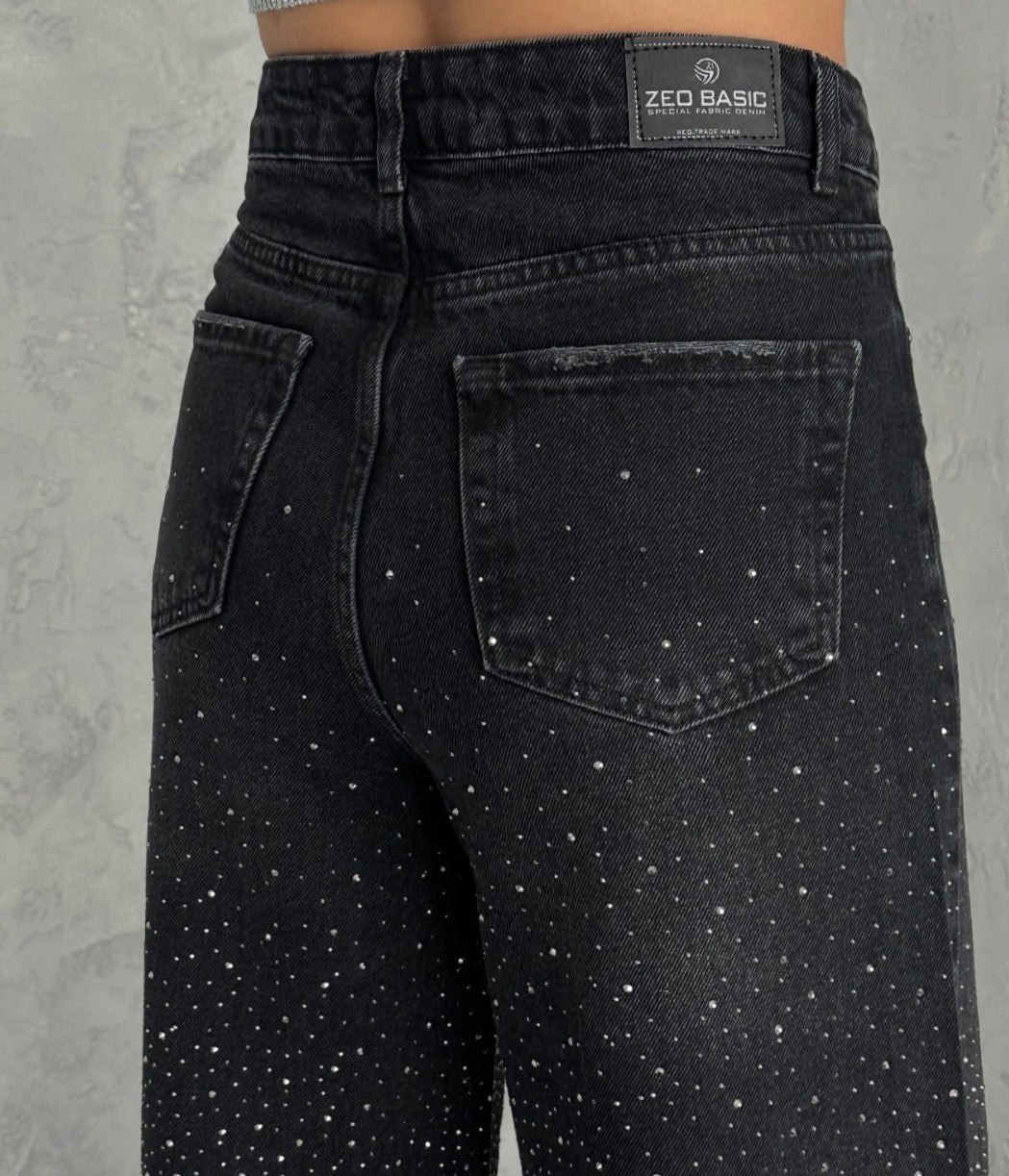 Jeans with rhinestones (knees)