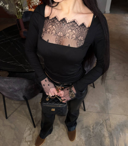 Blouse with lace and an open neckline