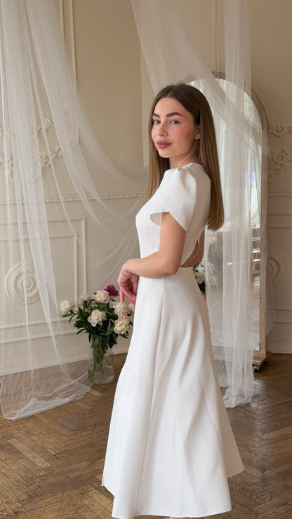Dress with an open back and a leg slit