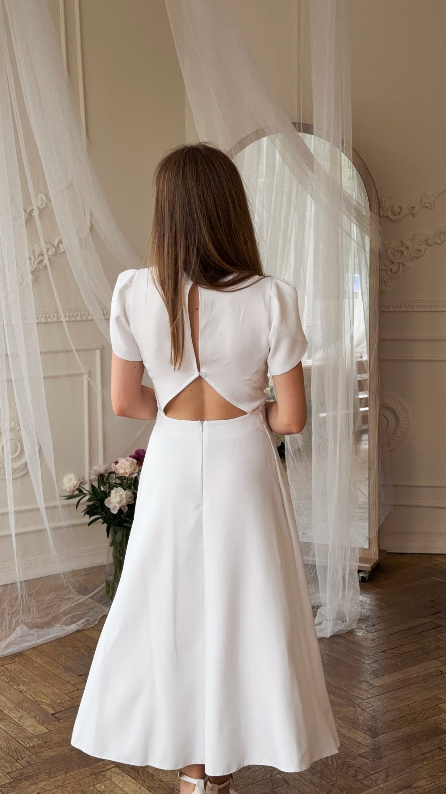 Dress with an open back and a leg slit