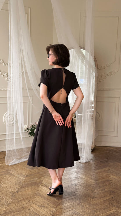 Dress with an open back and a leg slit