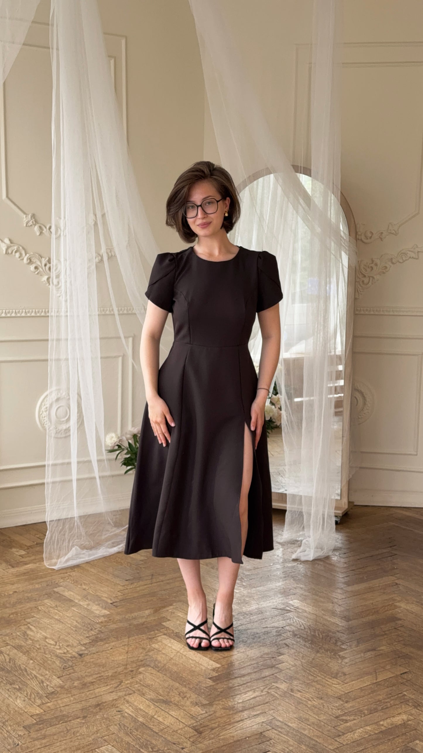 Dress with an open back and a leg slit