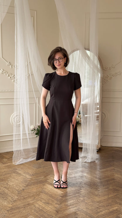 Dress with an open back and a leg slit