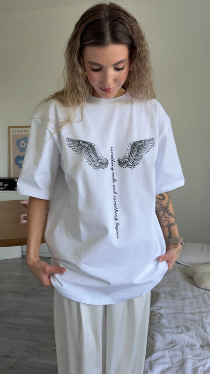 T-shirt oversize z nadrukiem "skrzydła"