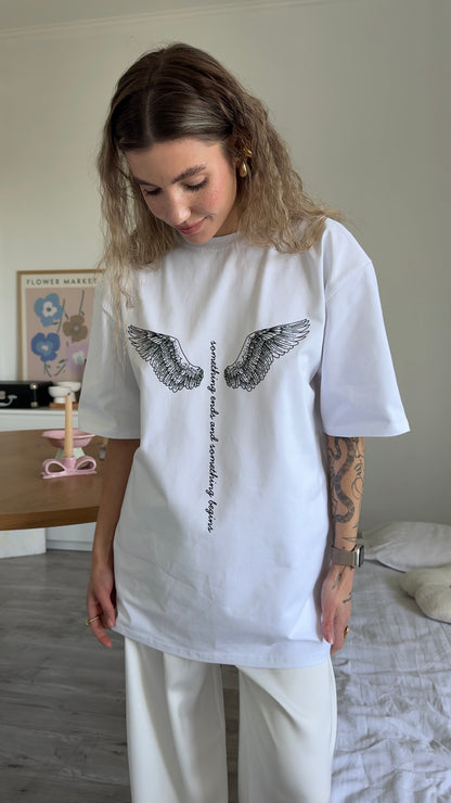T-shirt oversize z nadrukiem "skrzydła"