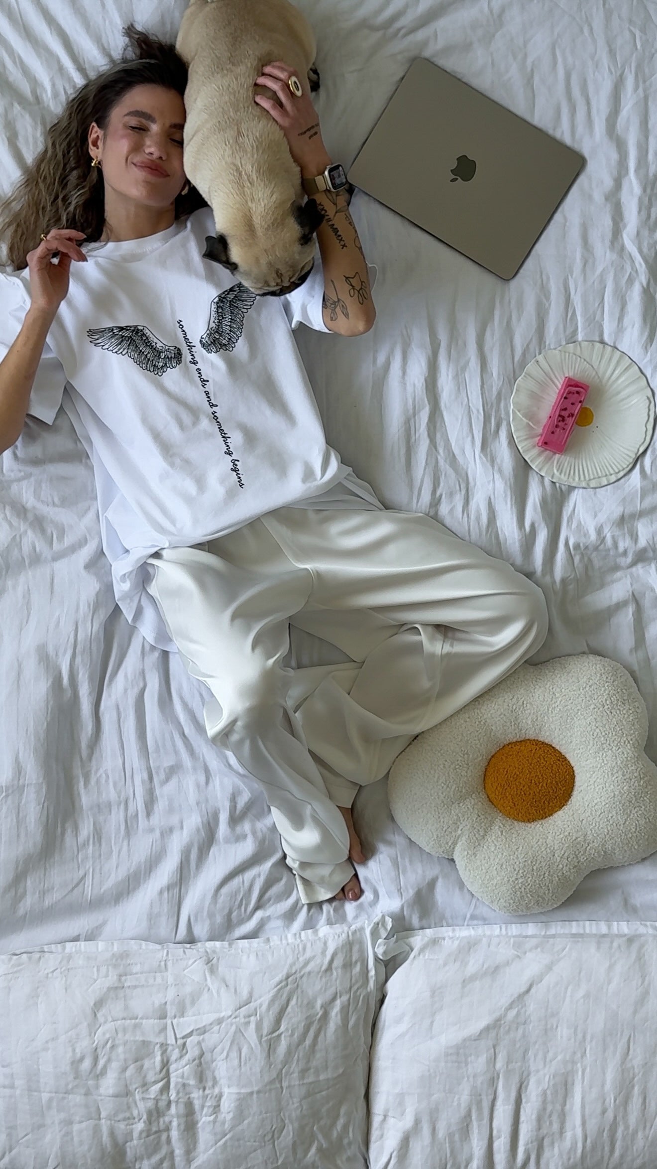 T-shirt oversize z nadrukiem "skrzydła"