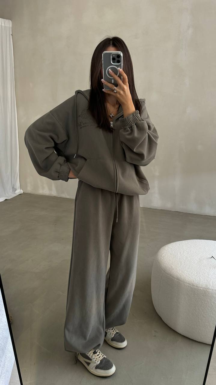 Two-piece tracksuit