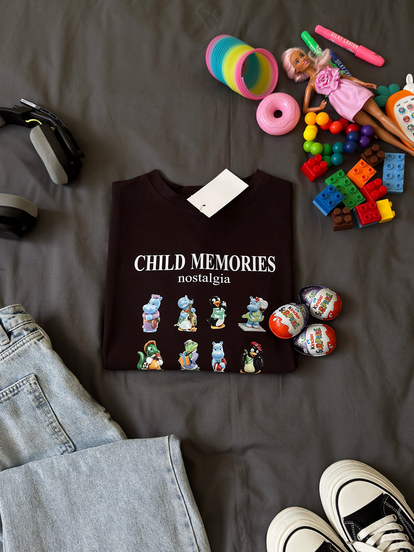 T-shirt with iconic Kinder figurines