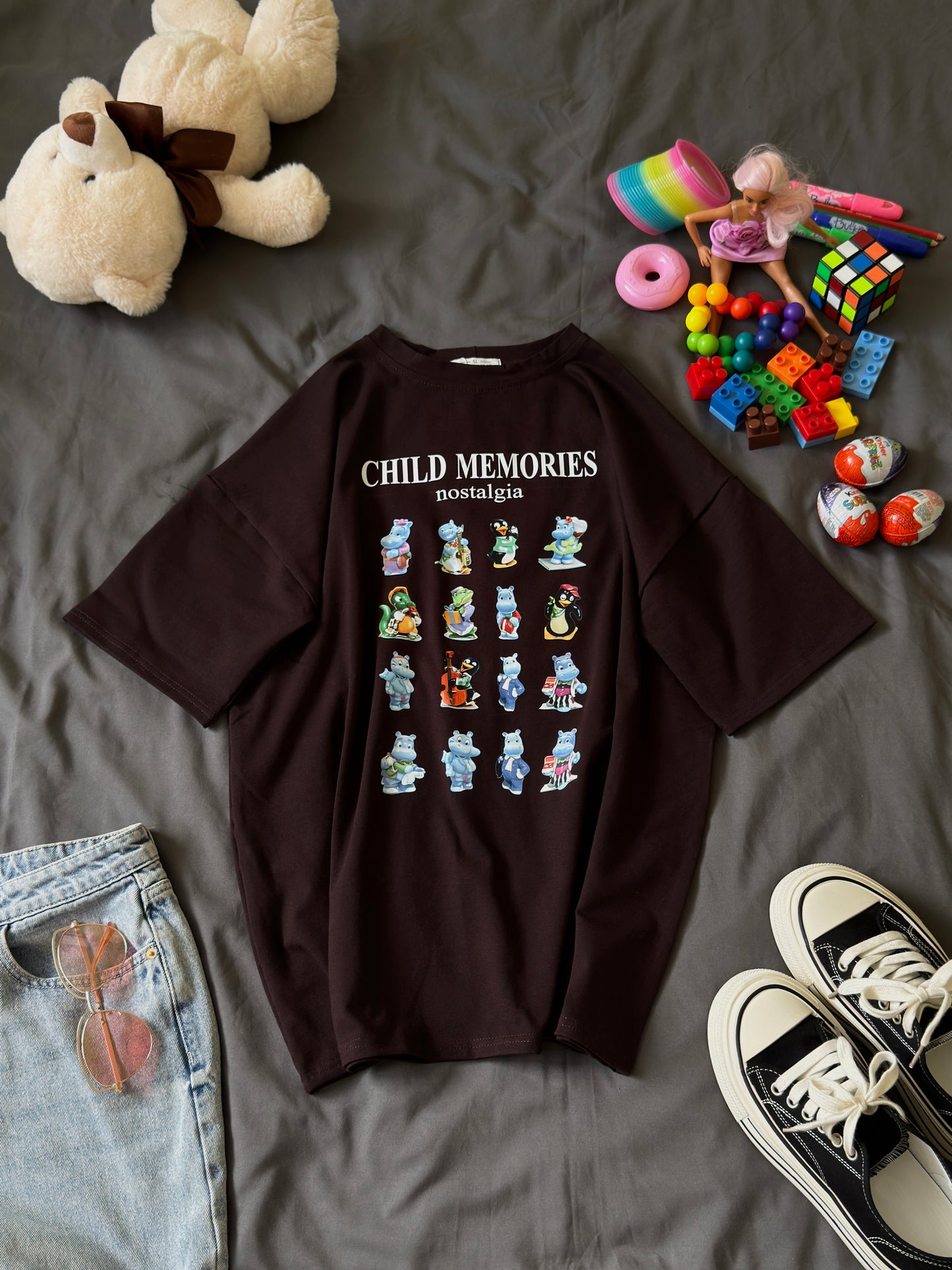 T-shirt with iconic Kinder figurines