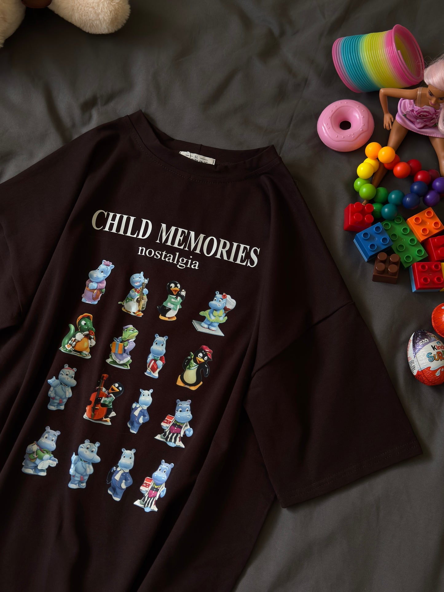 T-shirt with iconic Kinder figurines