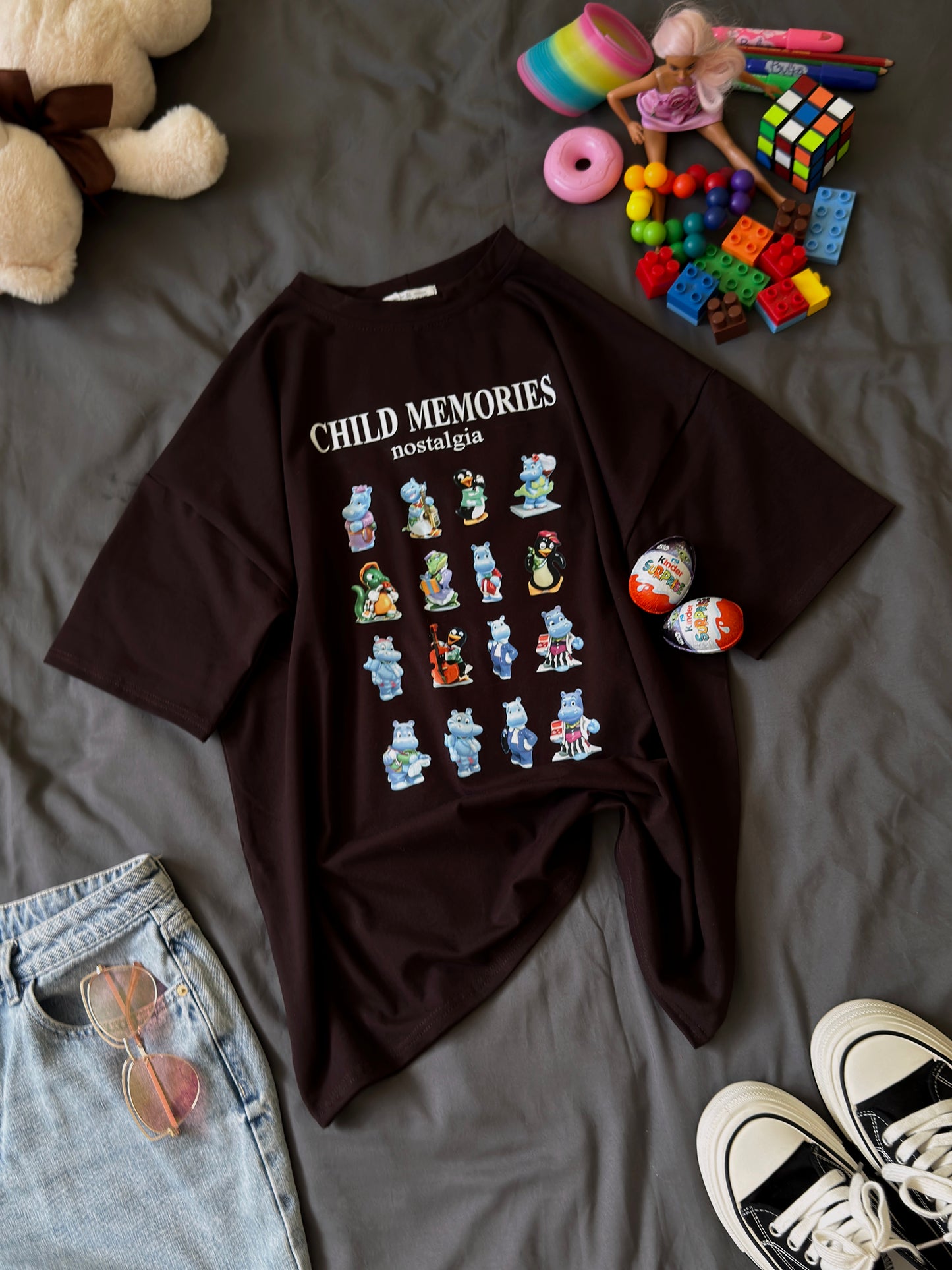 T-shirt with iconic Kinder figurines