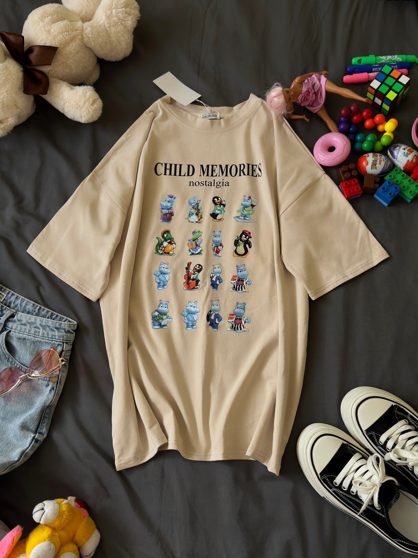 T-shirt with iconic Kinder figurines