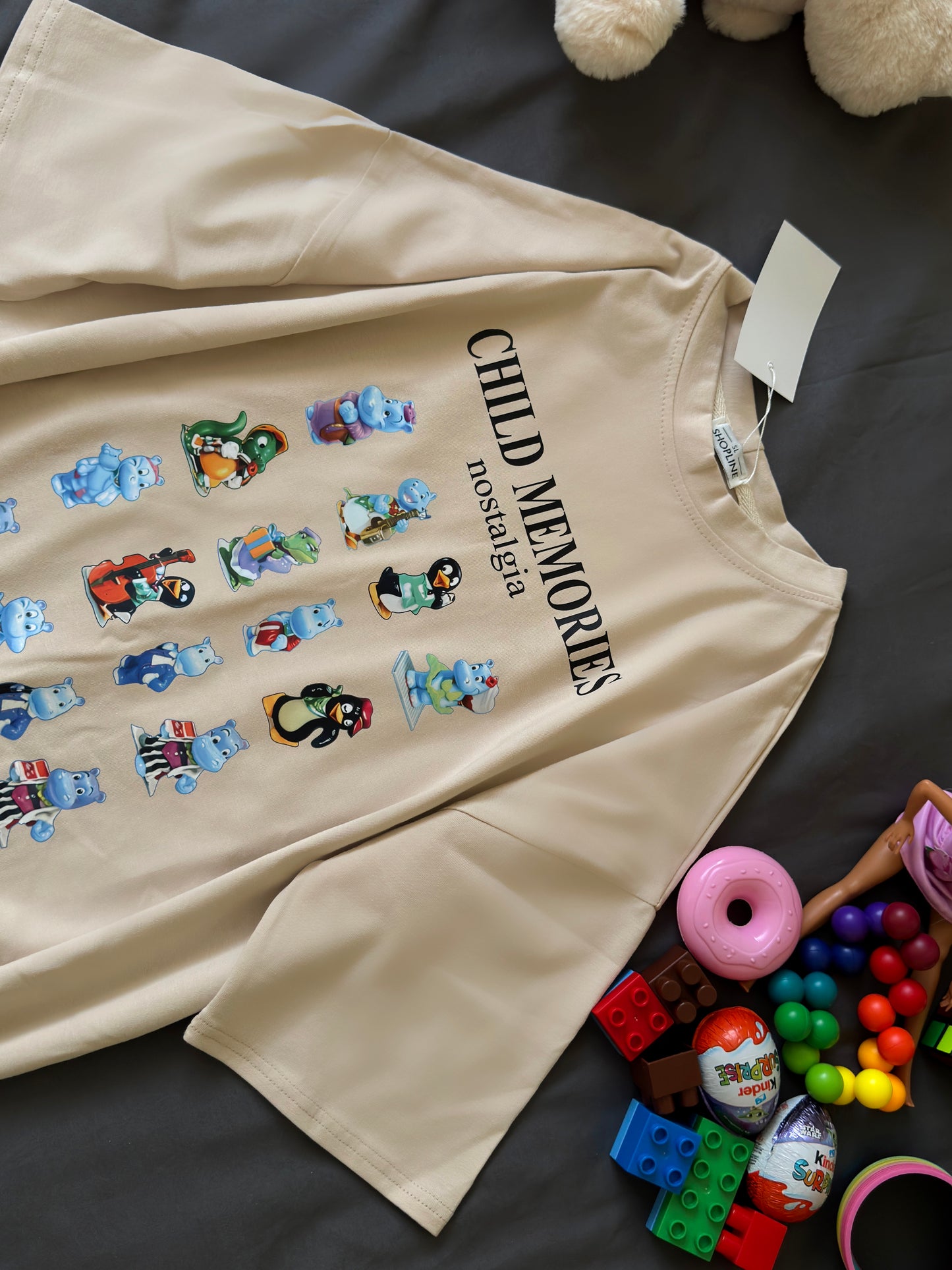 T-shirt with iconic Kinder figurines