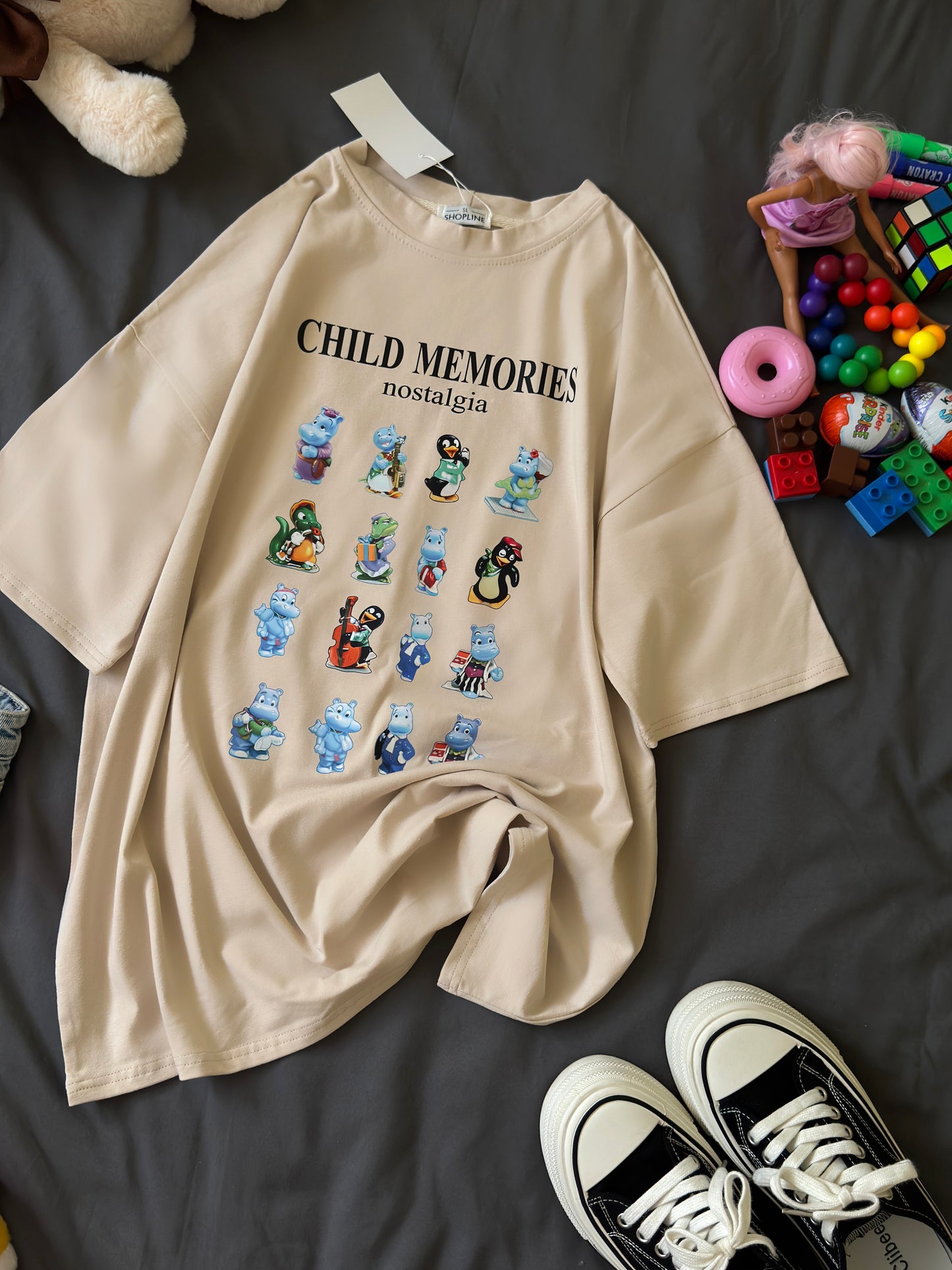 T-shirt with iconic Kinder figurines