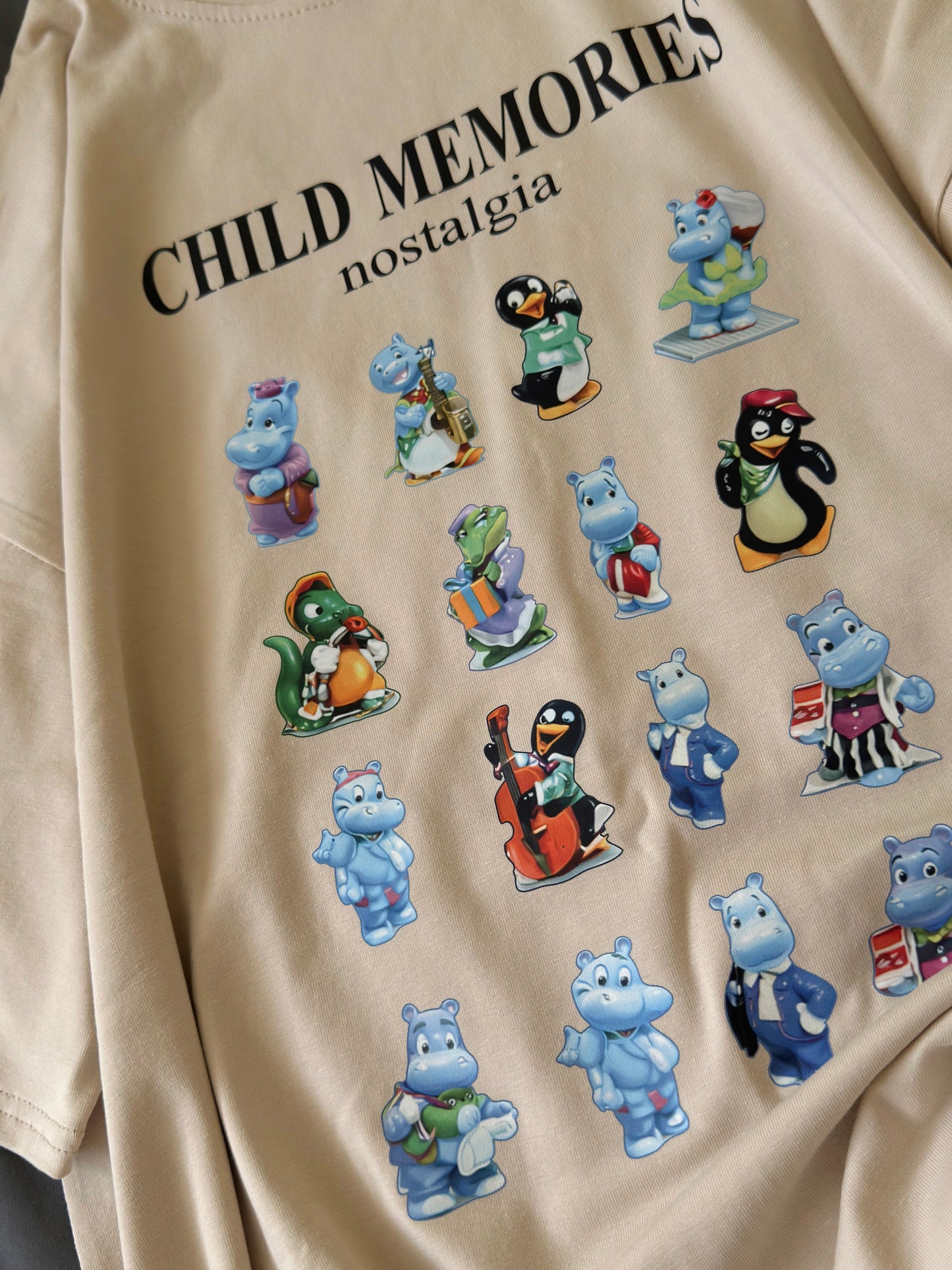 T-shirt with iconic Kinder figurines