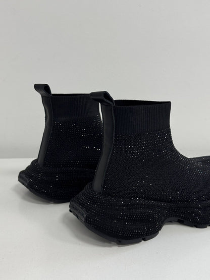 Mid-season sneakers, black
