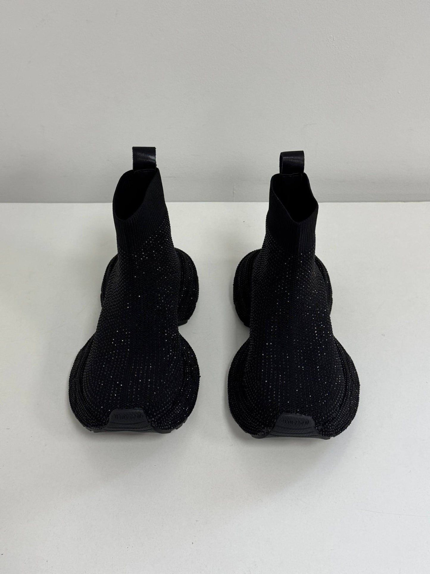 Mid-season sneakers, black
