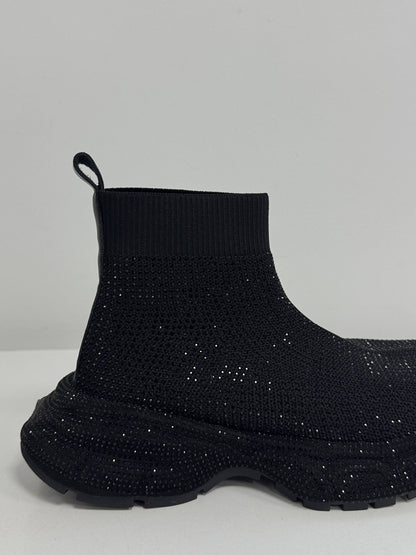 Mid-season sneakers, black
