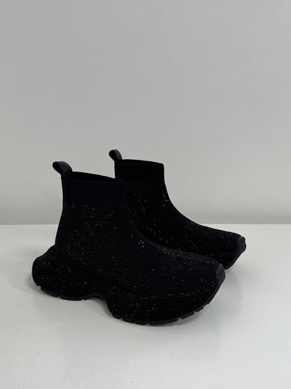 Mid-season sneakers, black
