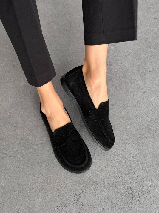 Loafers with an anatomical toe