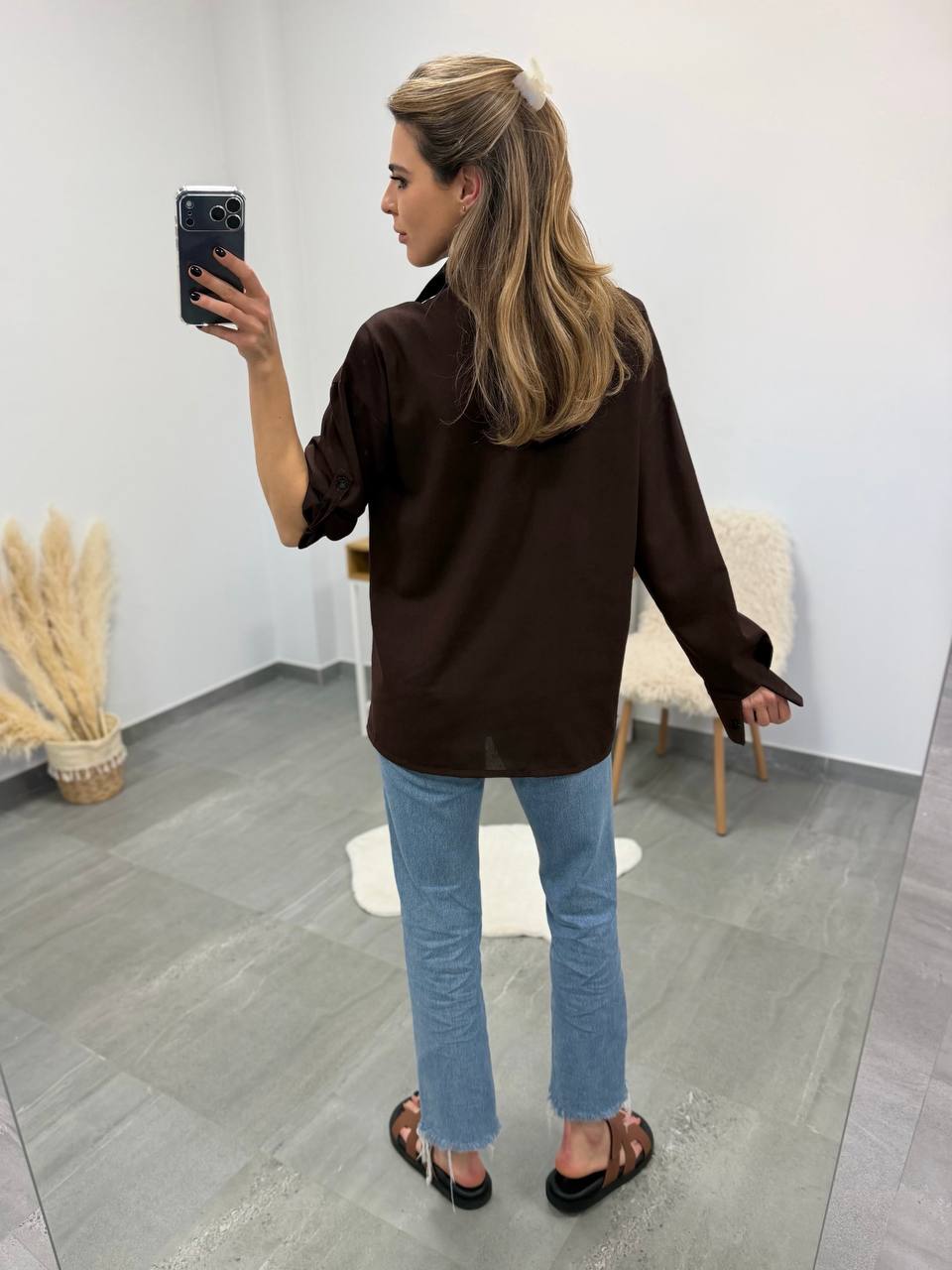 Лляна сорочка з патами на рукавах