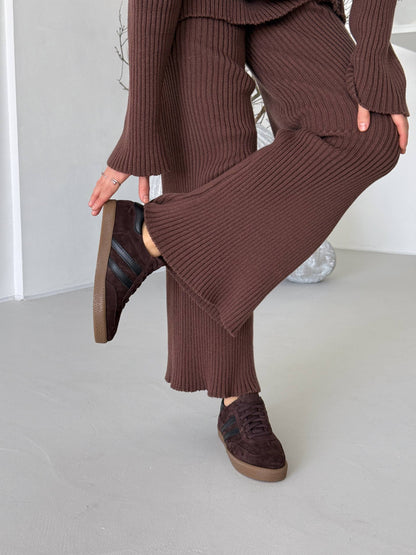 Modne sneakersy, czekolada