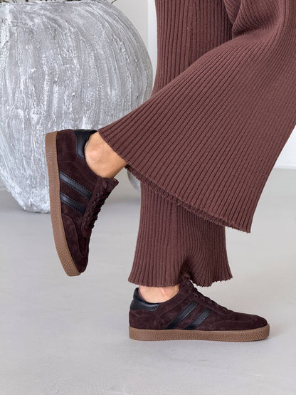 Modne sneakersy, czekolada