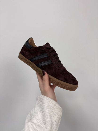 Modne sneakersy, czekolada