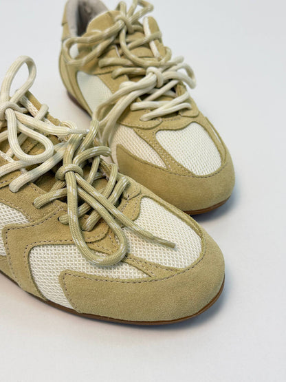 Double lacing sneakers, oiled