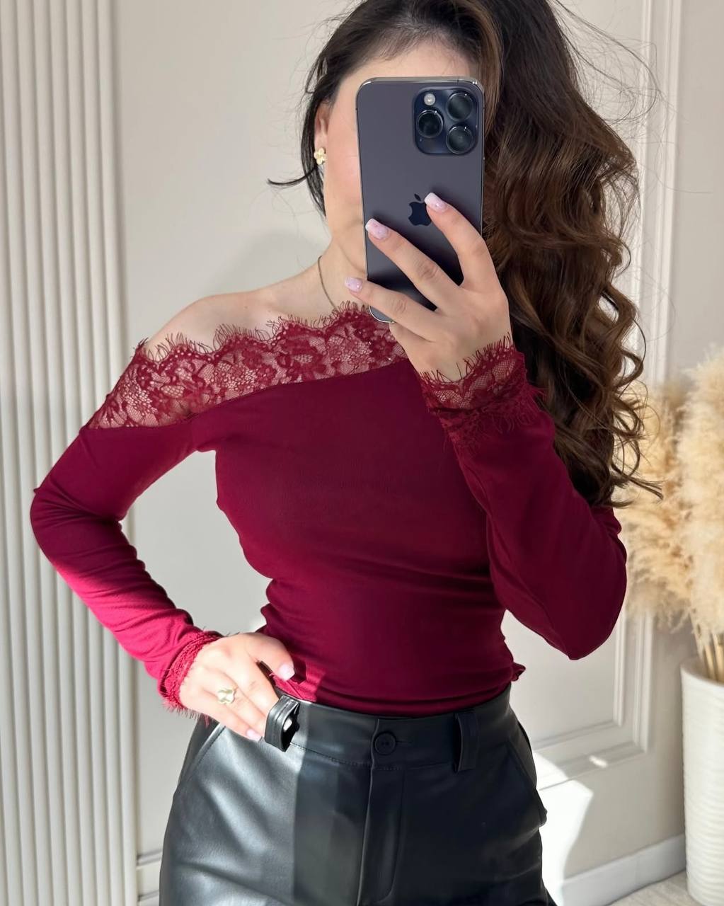 Shoulder-lace top