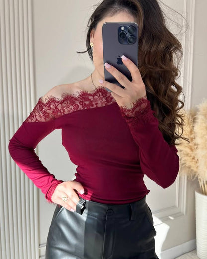 Shoulder-lace top