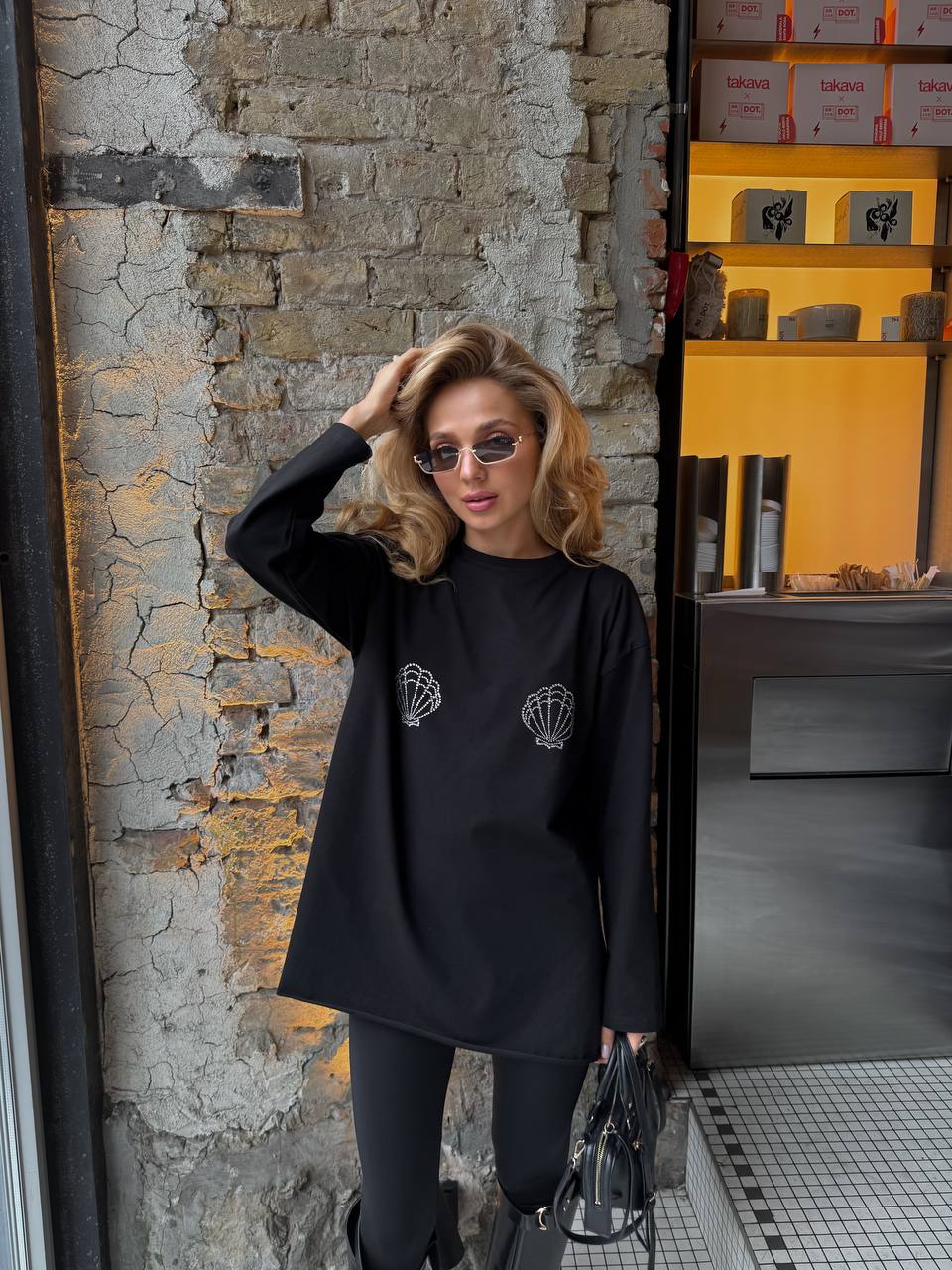 Luźny longsleeve z muszelkami