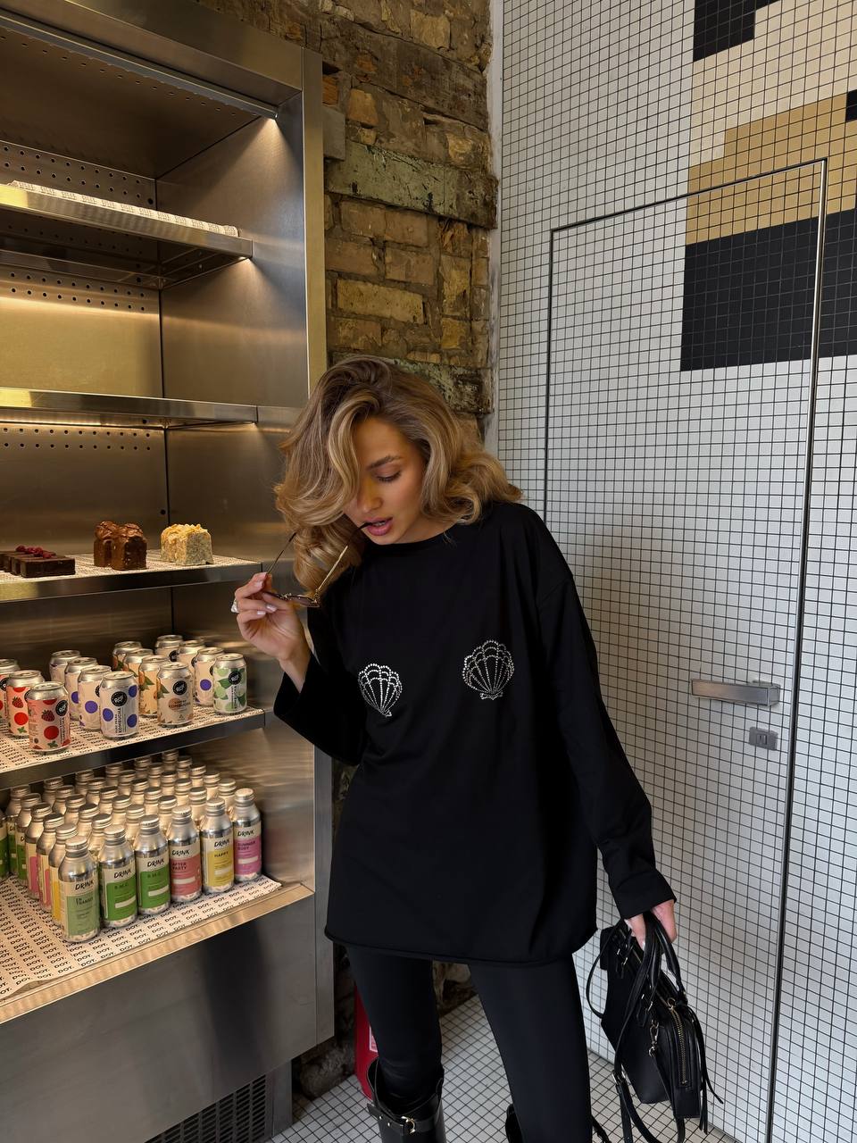 Luźny longsleeve z muszelkami