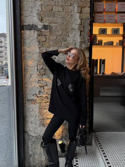 Luźny longsleeve z muszelkami