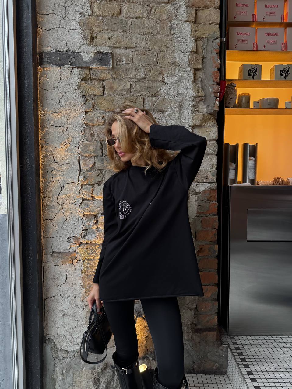 Luźny longsleeve z muszelkami