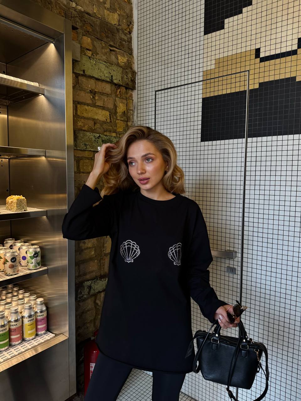 Luźny longsleeve z muszelkami