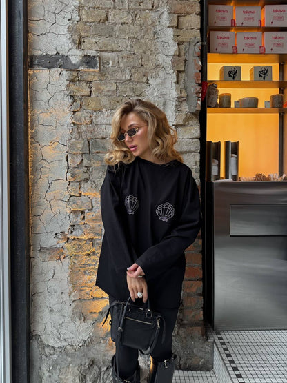 Luźny longsleeve z muszelkami