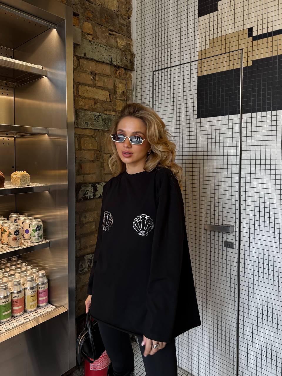 Luźny longsleeve z muszelkami