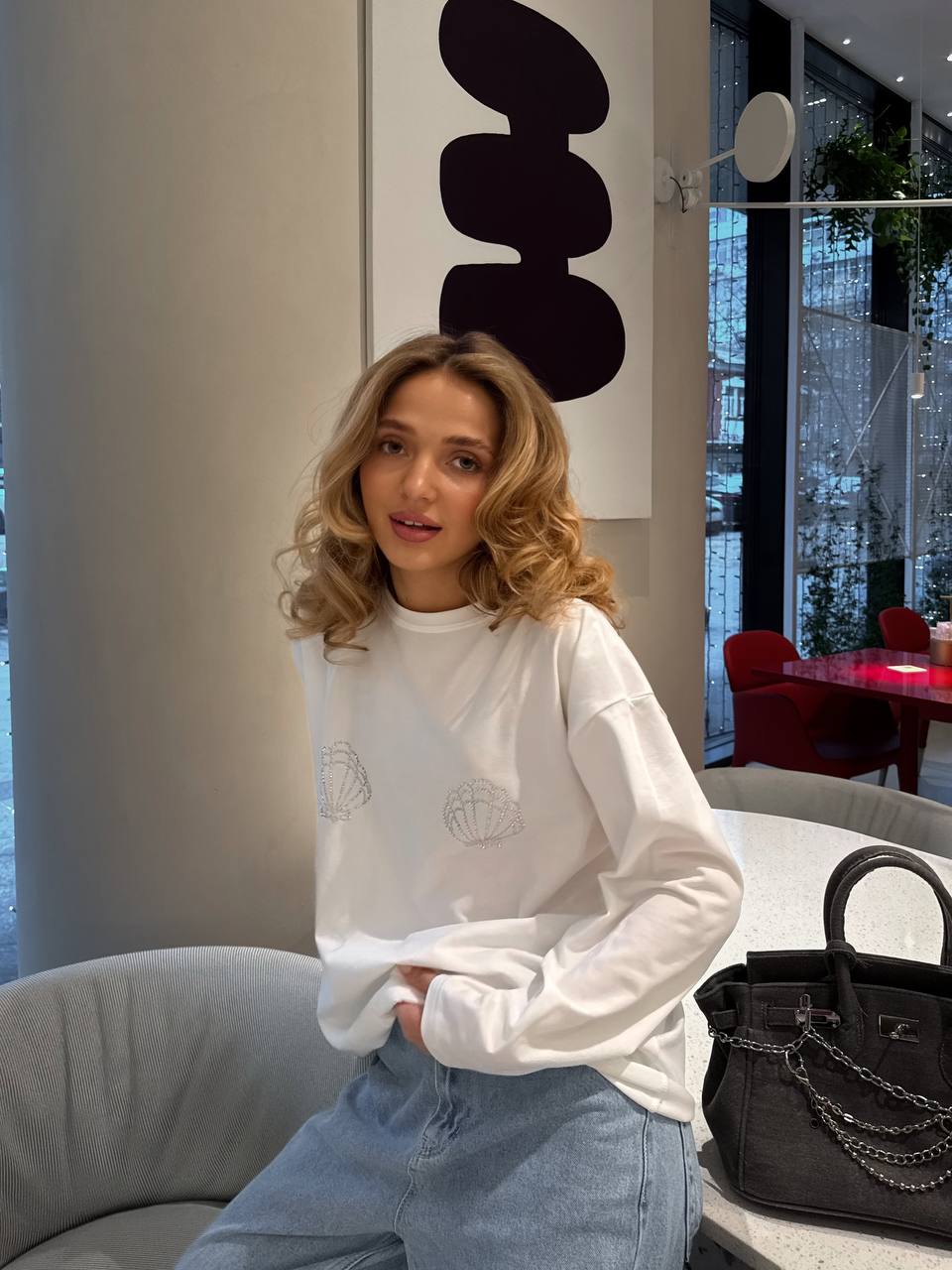 Luźny longsleeve z muszelkami