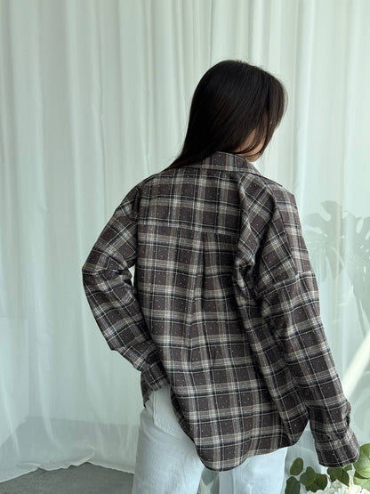 Shirt with stones made of natural fabric