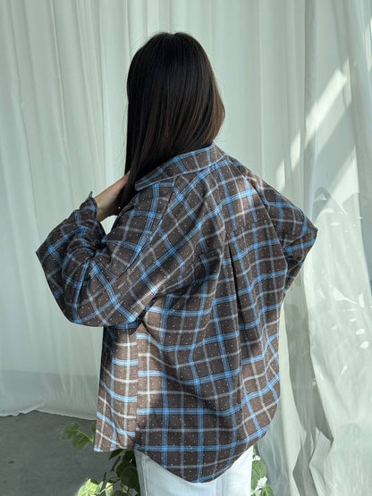 Shirt with stones made of natural fabric