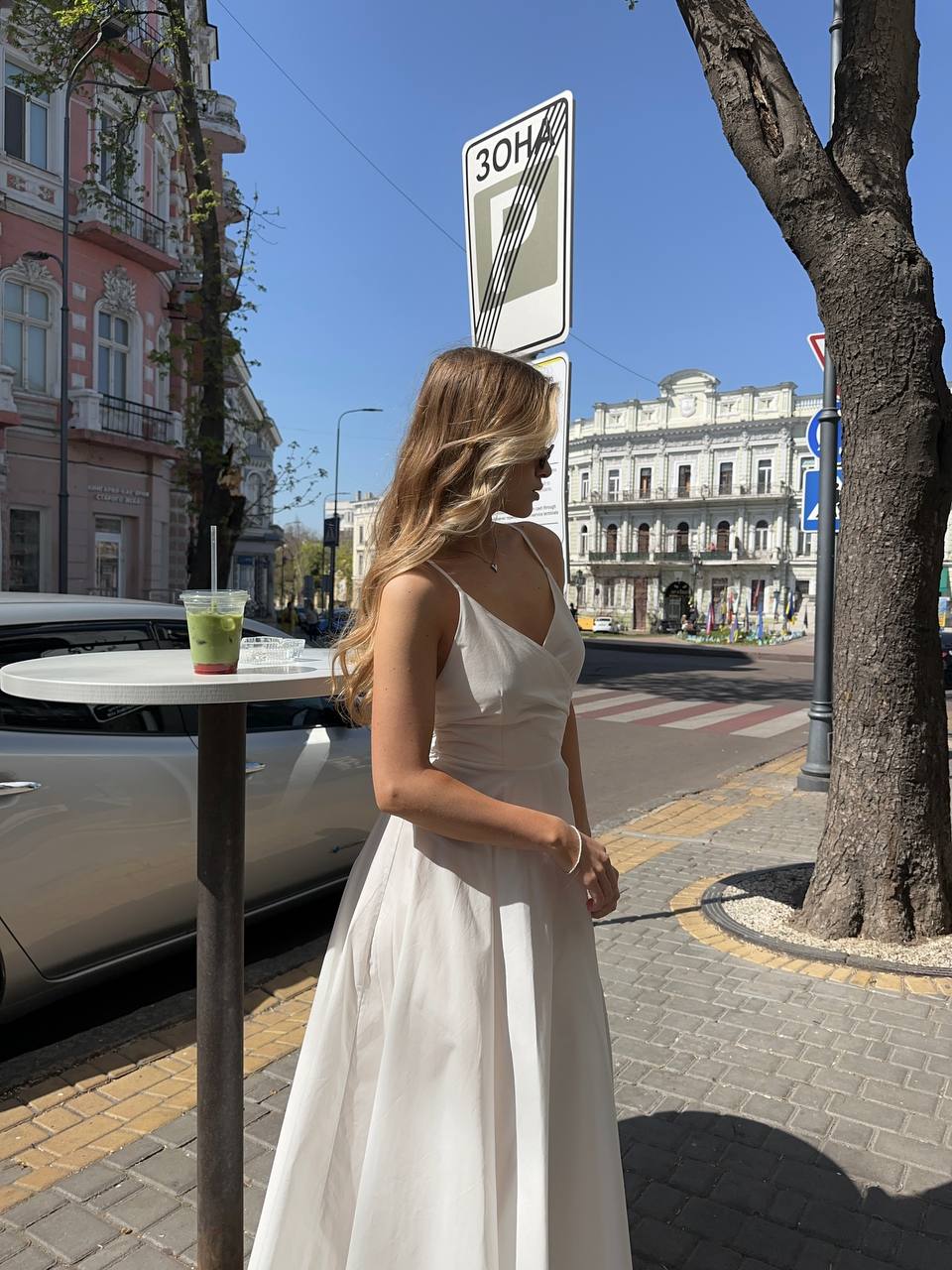 Сукня з відкритою спинкою та бантиком
