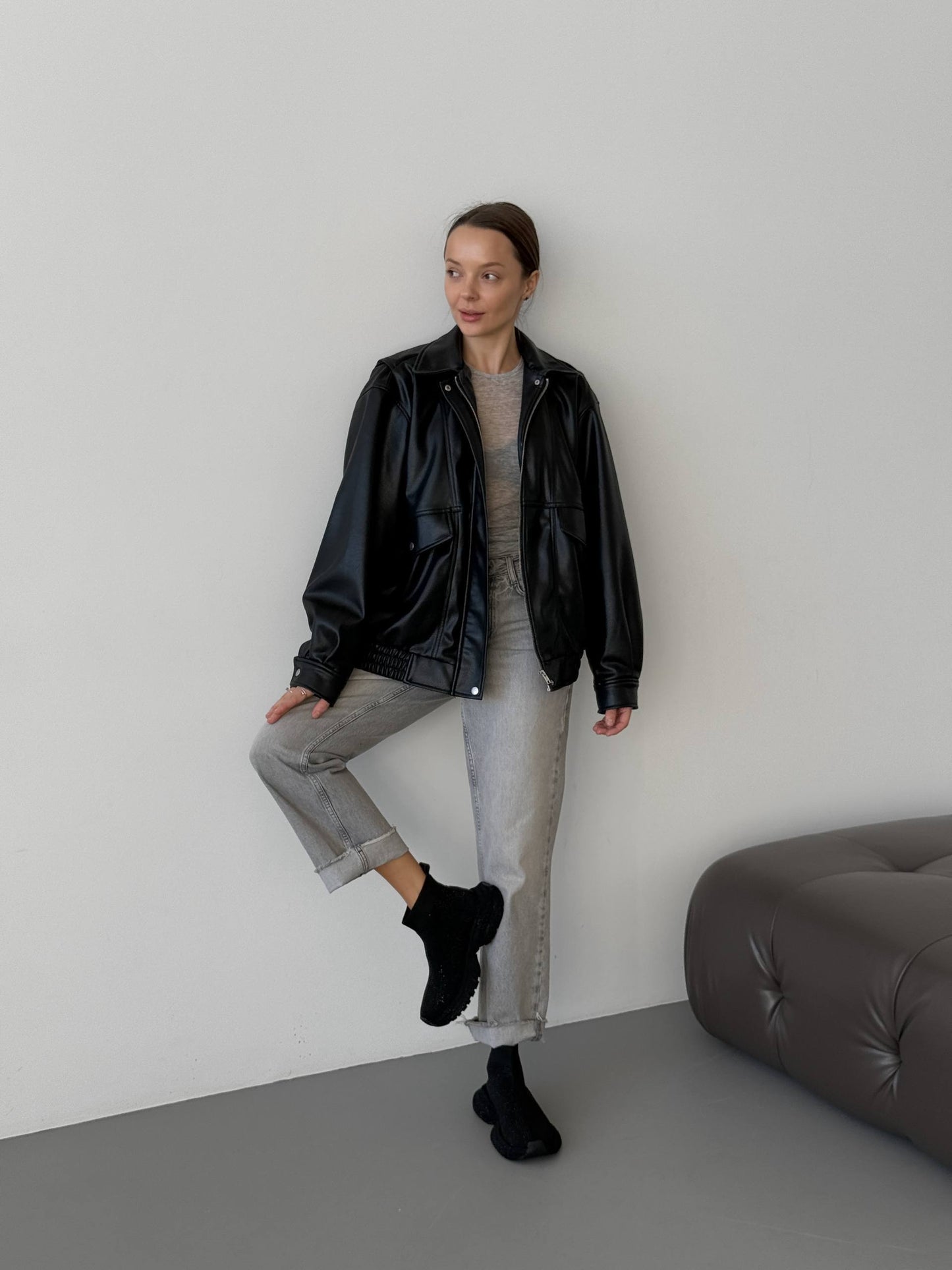 Mid-season sneakers, black
