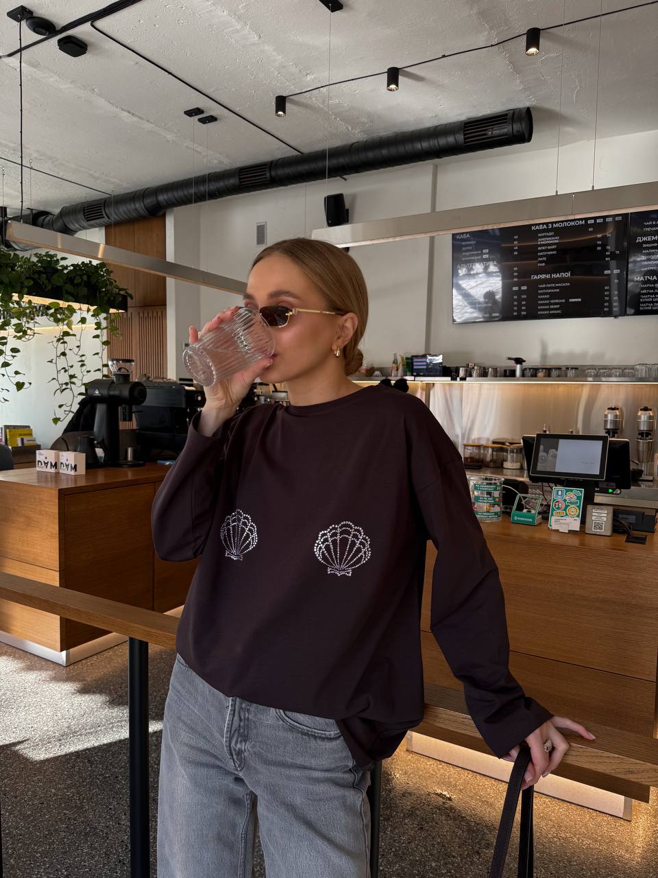 Luźny longsleeve z muszelkami