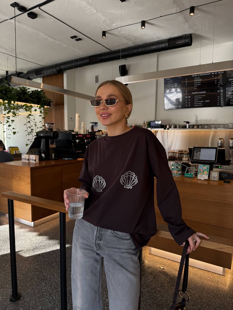 Luźny longsleeve z muszelkami