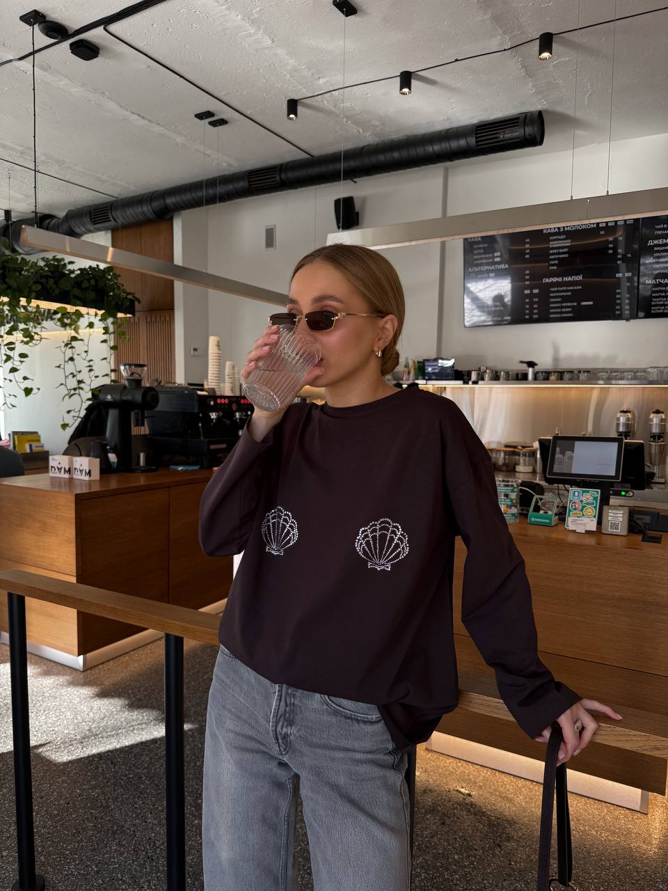 Luźny longsleeve z muszelkami