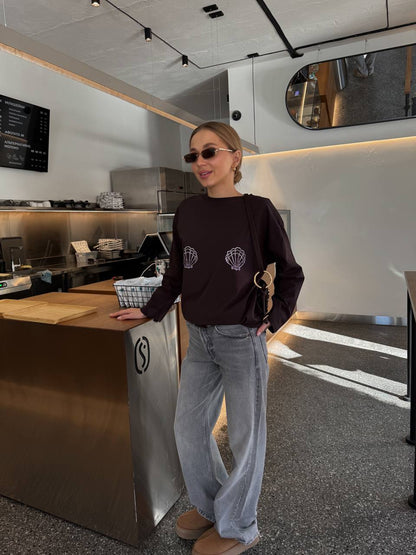Luźny longsleeve z muszelkami
